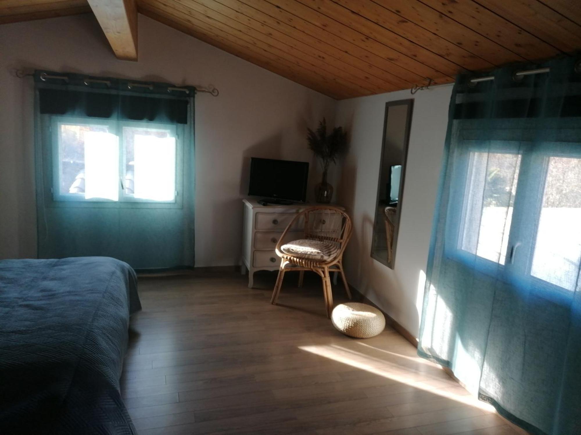 Chambre Familiale "Le Pecher" Saillans  Номер фото